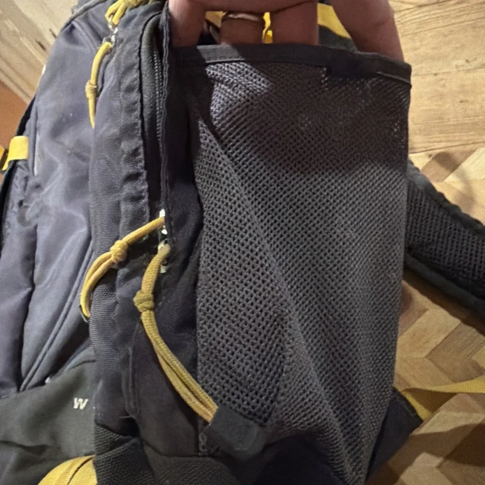 Vintage THE NORTH FACE Wasatch Backpack Gray Yellow